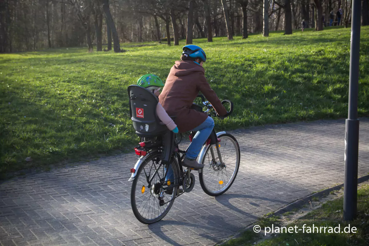 Kindersitz am Fahrrad lieber vorn oder hinten + allg. Tipps